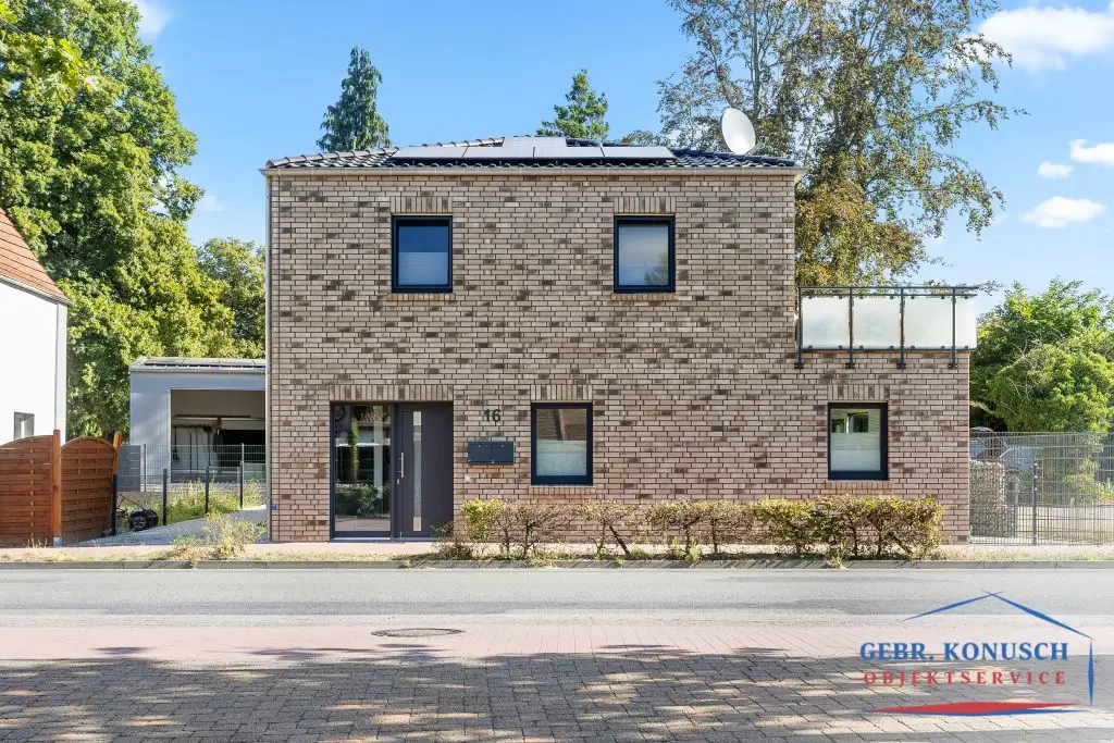 „Modern wohnen, clever investieren – KfW-40-Haus mit zwei Wohneinheiten“